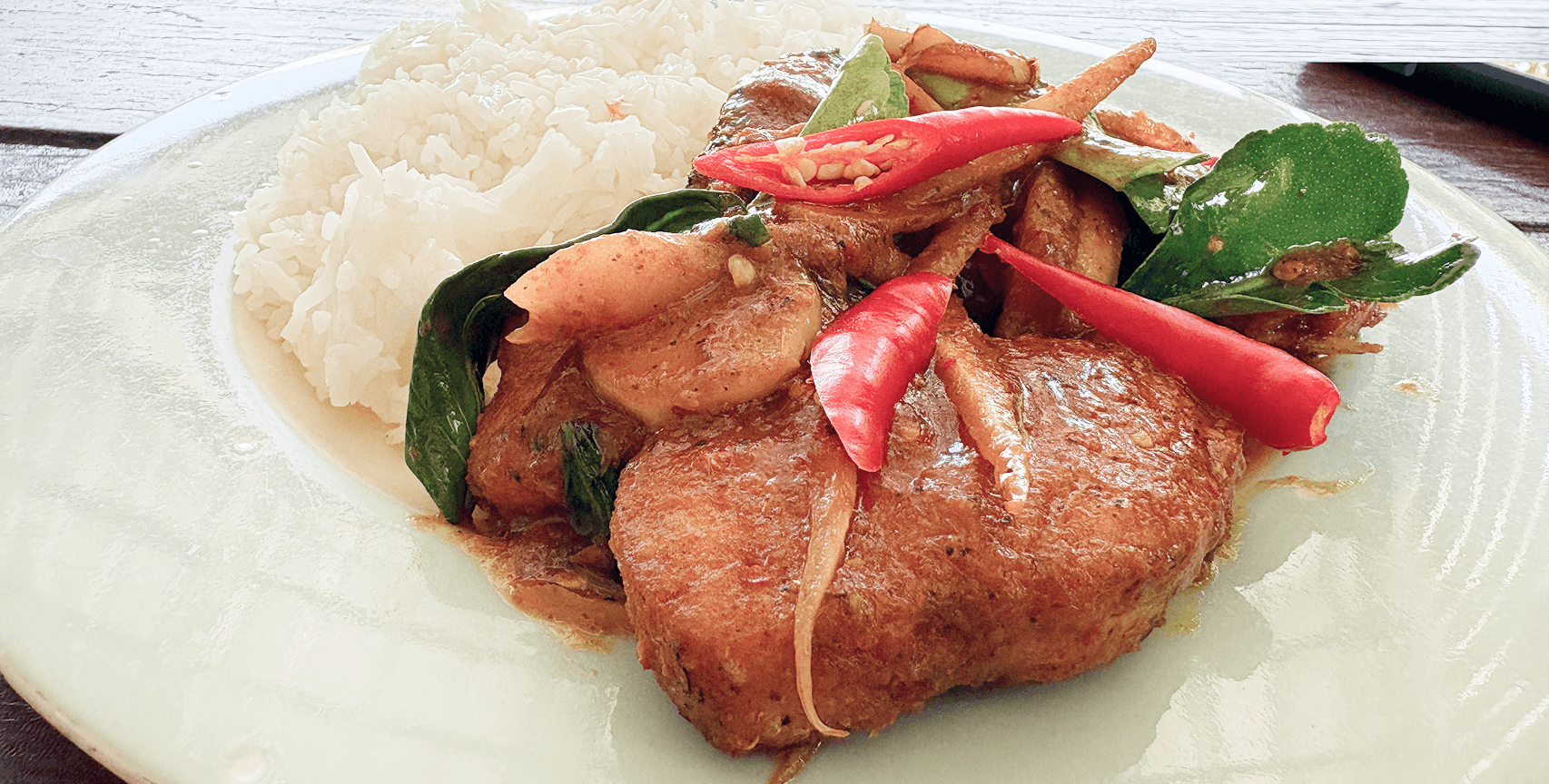 ข้าวผัดเผ็ดปลากะพงขาว